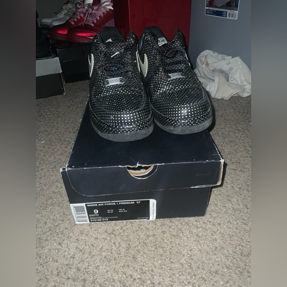 Women's Nike Air Force 1 Swan Size 9